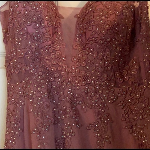 Used once mauve prom dress. Size 7 Juniors. - Picture 5 of 6